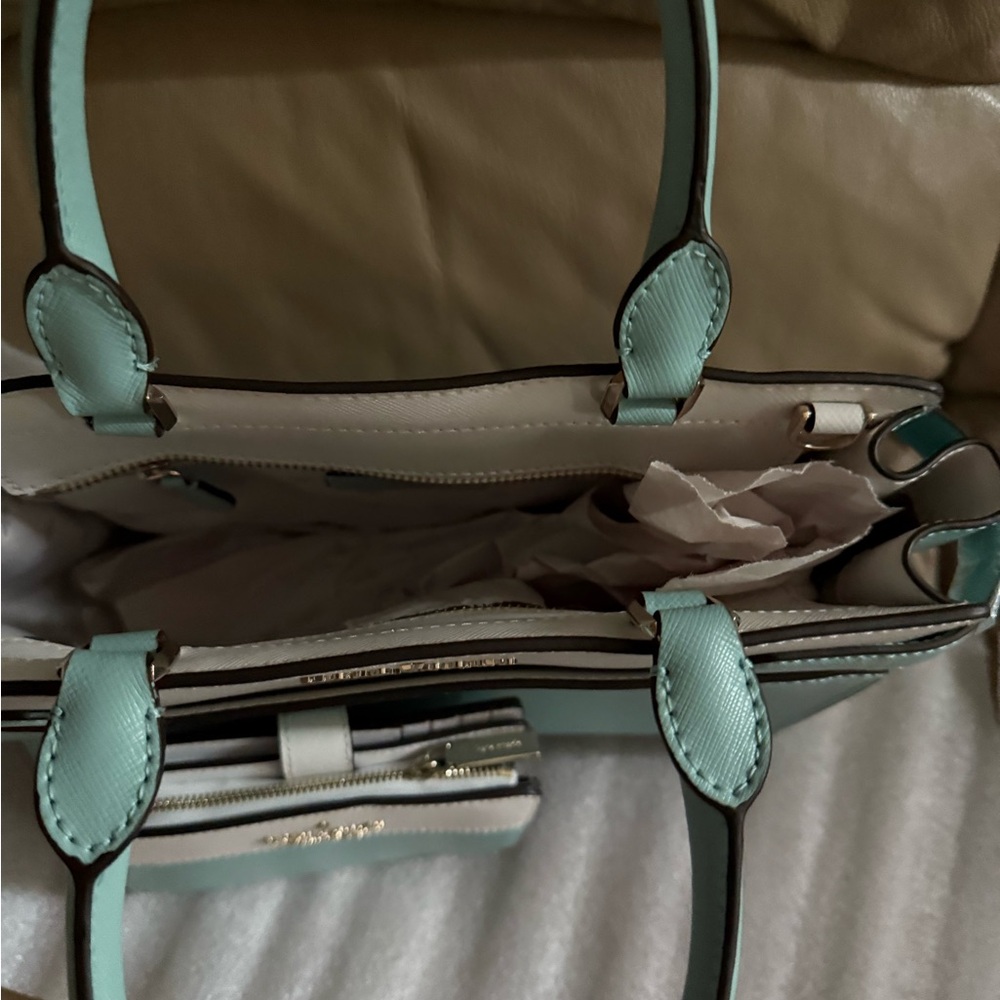 Kate spade bag ( Kate spades like new ) Elegant mint crossbody Bag - Picture 2 of 4